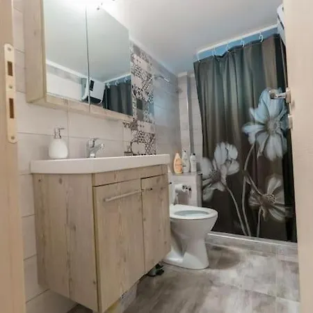 Cosy Near The Centre דירה